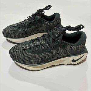 NWT Nike Motiva Women's Walking Shoes - Size 8 - Green